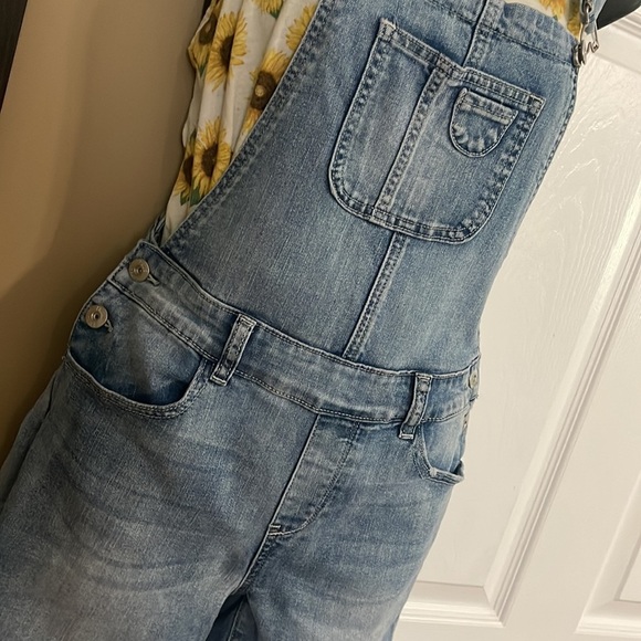 Cute kid’s jean overalls 16 - Picture 2 of 7